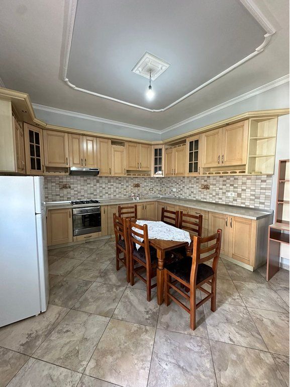 JEPET ME QERA Apartament ne Porcelan – KATI I DYTË I NJË VILE(50.000 leke)