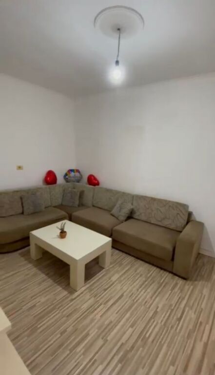 Casa 1+1 in affitto, via Veli Dedi vicino a Vecchia Aquila 300 mila leke