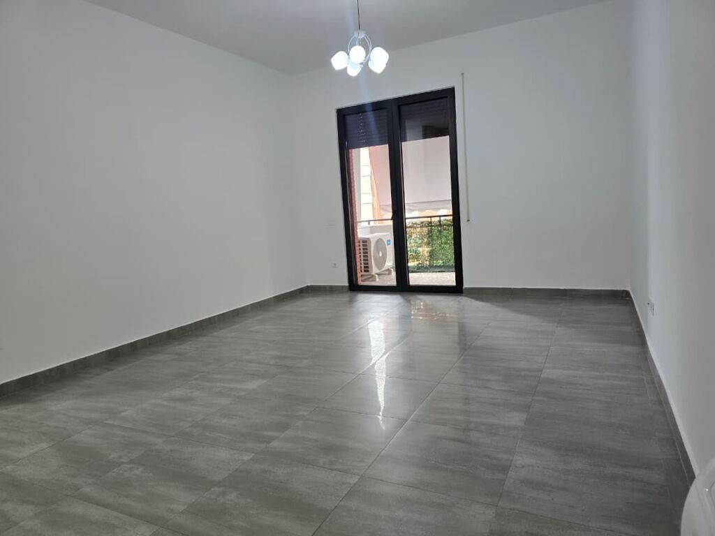 Appartamento vuoto in affitto a Delijorgj