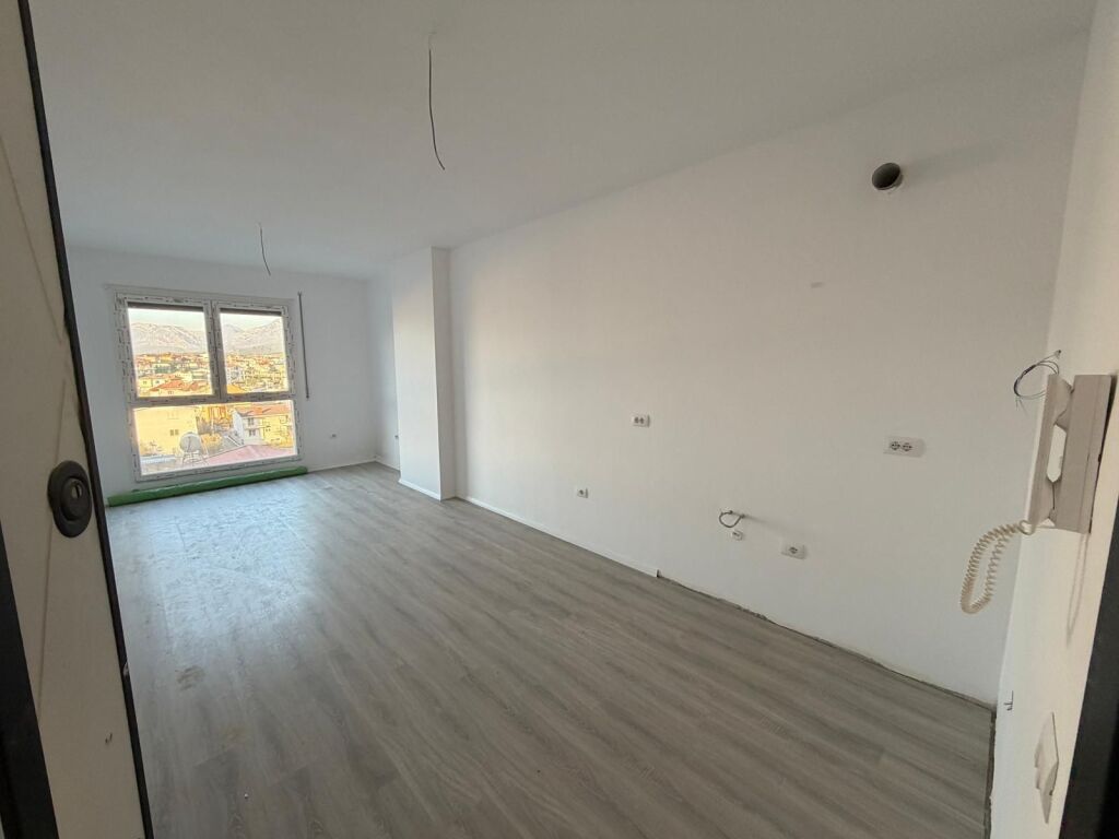 Shitet apartament 1+1 ne Paskuqan