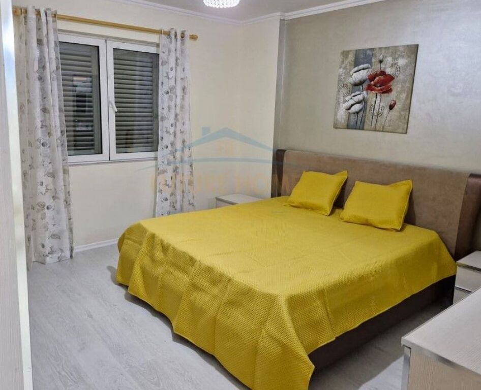 Shitet, Apartament 3+1+2, Porcelan