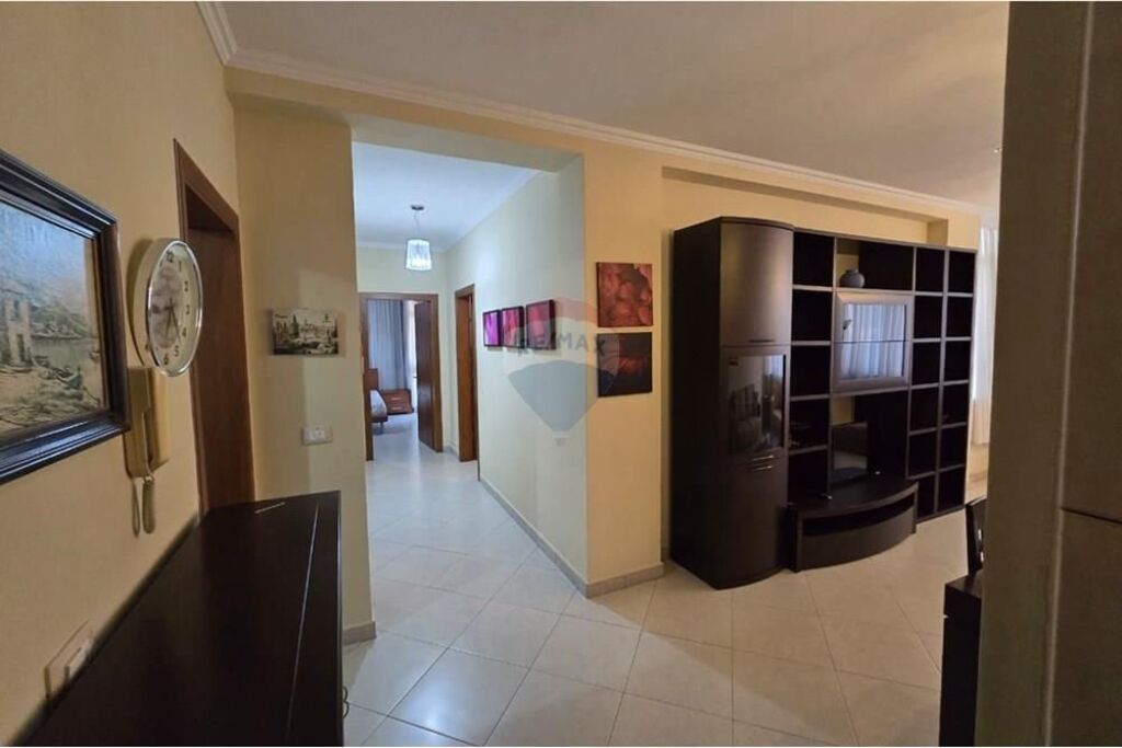 Apartament me qira 3+1+2 Komuna Parisit
