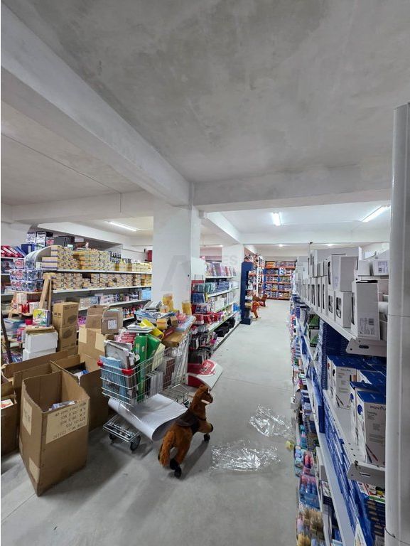 In Vendita – Magazzino con Uffici, Via Ardeno, Tirana