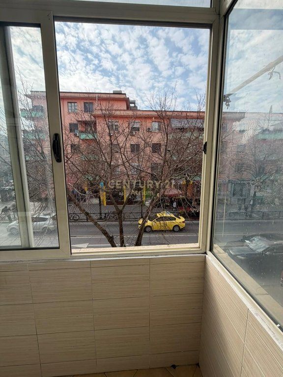 SHITET APARTAMENT 2 + 1 TEK RRUGA E DURRESIT 1