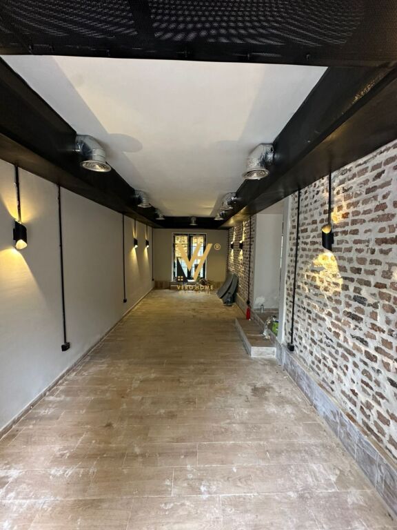 BUSINESS PREMISES 86 M2 FOR RENT IN VASIL SHANTO 100,000 LEKE
