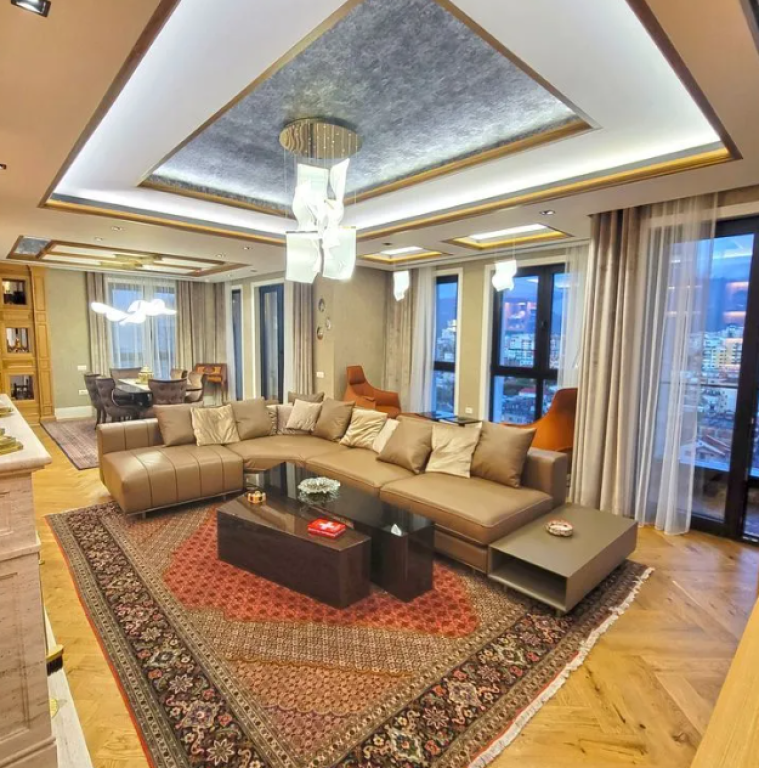 🏙️ Attico di Lusso in Vendita – SQUARE 21   📍Via Kavaja   