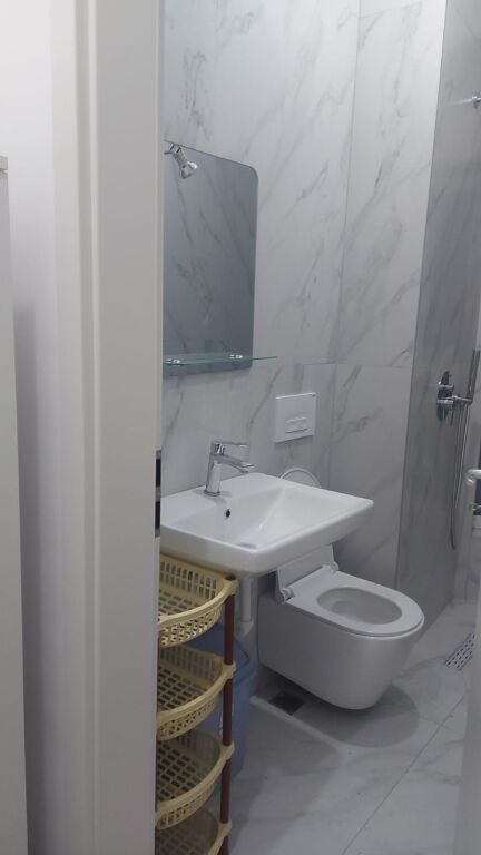 🏠 Jepet me qira garsoniere  📍 Adresa: Ali Demi, Kompleksi Kaimi💶 Çmimi: 25000 lekë / muaj