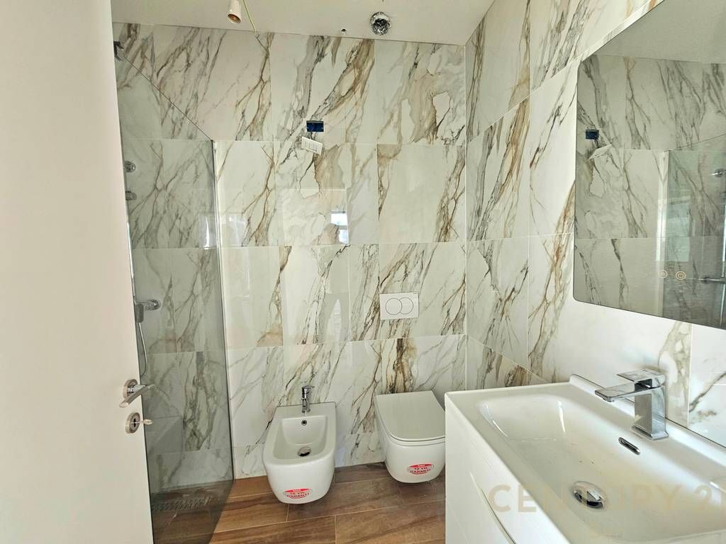 UFFICIO IN AFFITTO A LAKE VIEW RESIDENCES