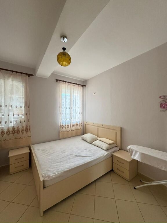 Shitet Apartament 2+1 në Yzberisht