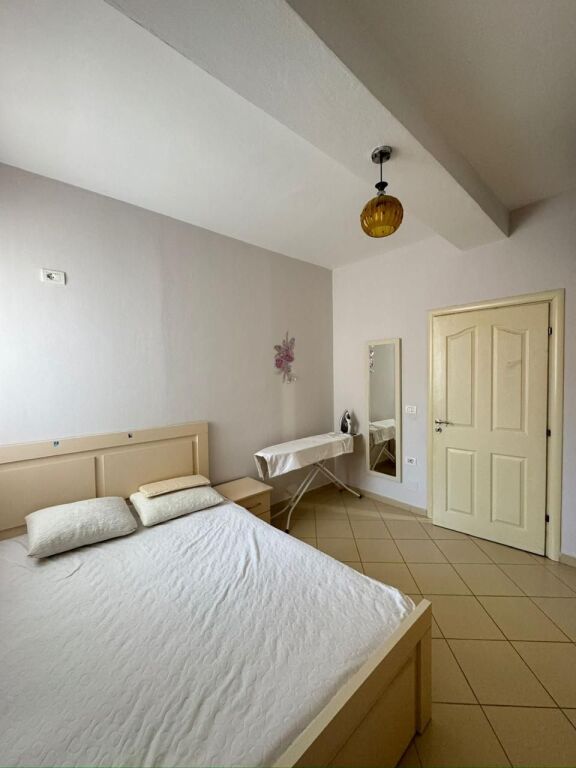 Shitet Apartament 2+1 në Yzberisht