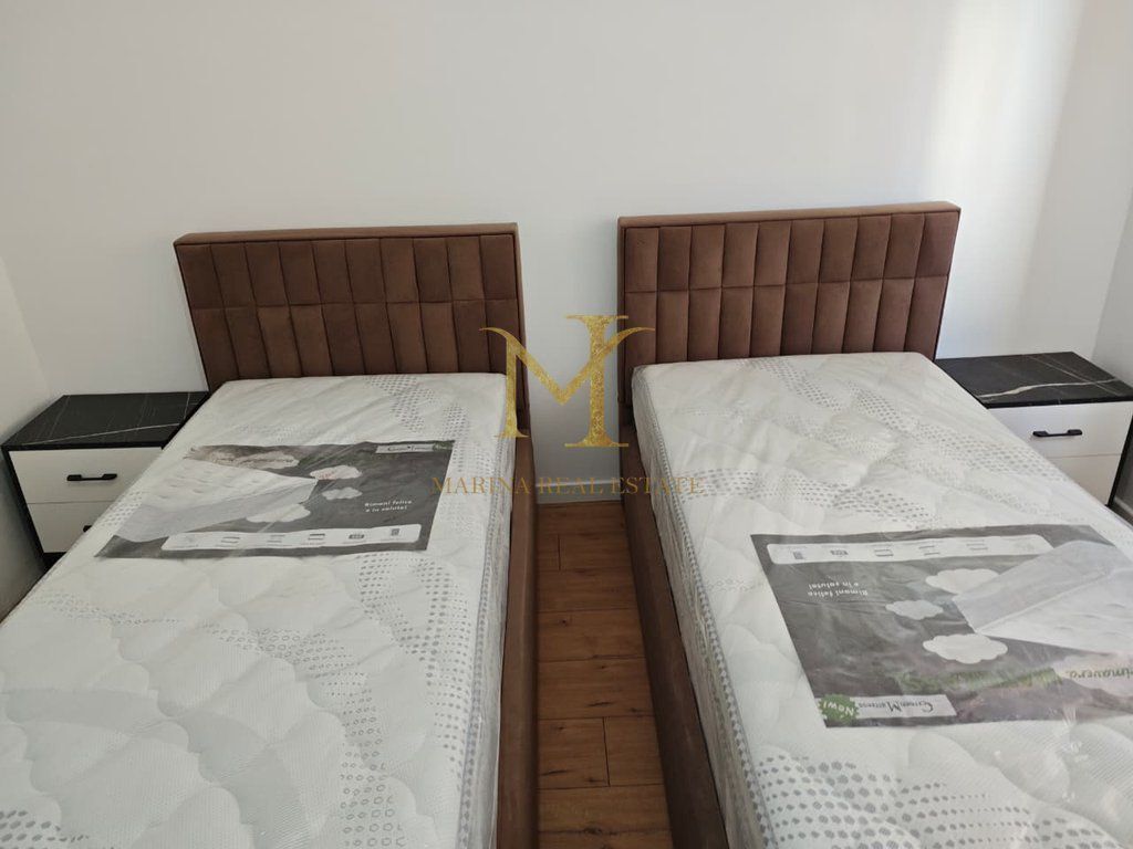 Appartamento 2+1 in affitto, 75 m², 2° piano, in un edificio esistente, in una delle zone più preferite di Durrës, vicino allo Stadio Niko Dovana !