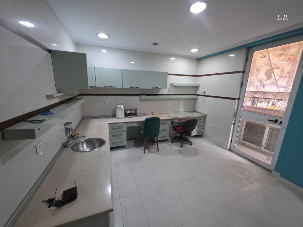 PREMISES FOR RENT AT KIKA 1 PARIS COMMUNE (SUITABLE FOR OFFICE OR CLINIC)