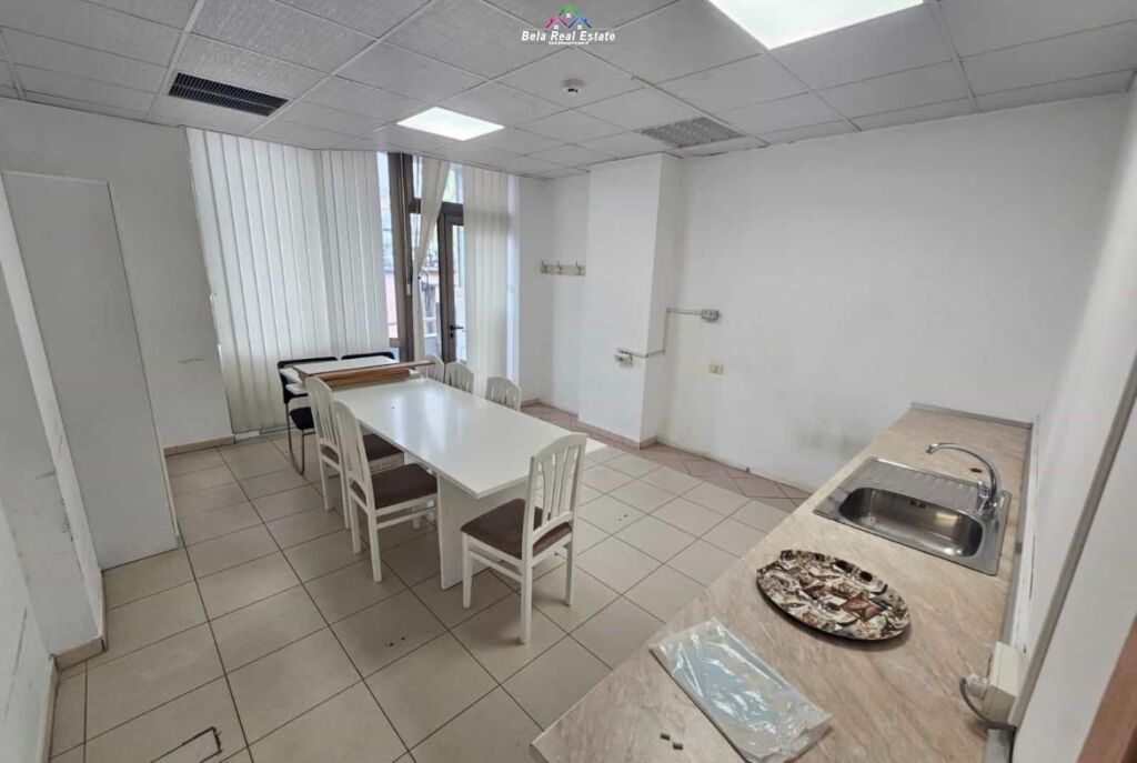 Zyre me Qera Ne Bllok (ID BZ2467) Tirane.
