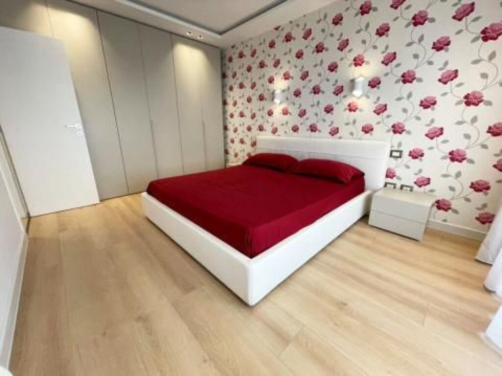 AFFITTASI APPARTAMENTO 3+1+2 bagni, al Secondo Piano di un edificio di lusso.
