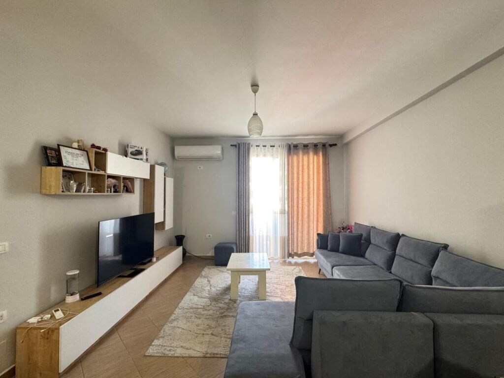 Shitet Apartament 2+1 në Yzberisht