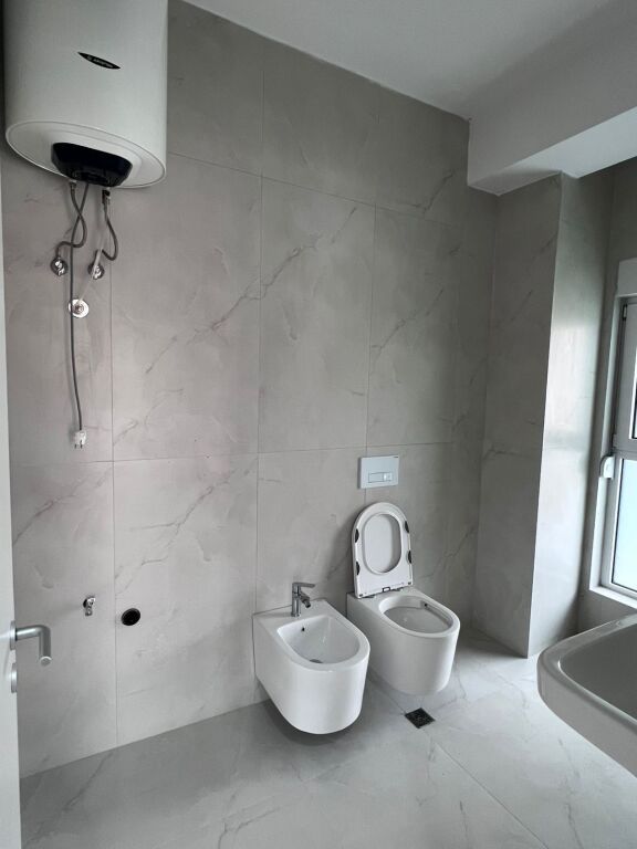 In affitto Appartamento 1+1 Vuoto, Residenza Kadiu edificio 4 ( Ali Dem ) 350 mila lek