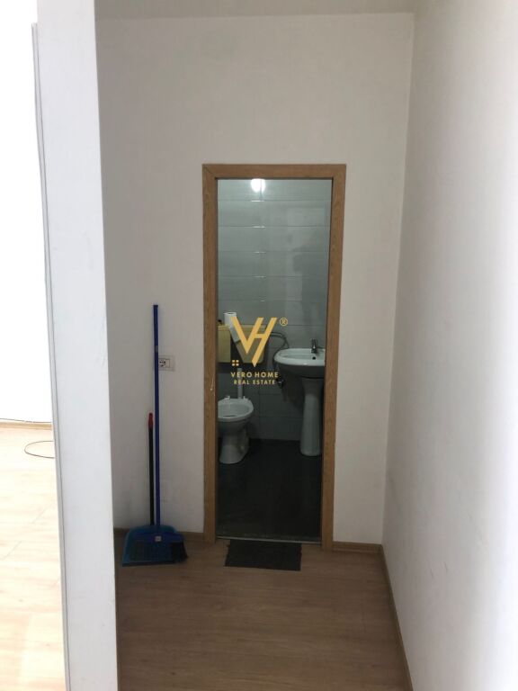 AFFITTASI NEGOZIO 38 M2 A ZOGU I ZI 50.000 LEKE