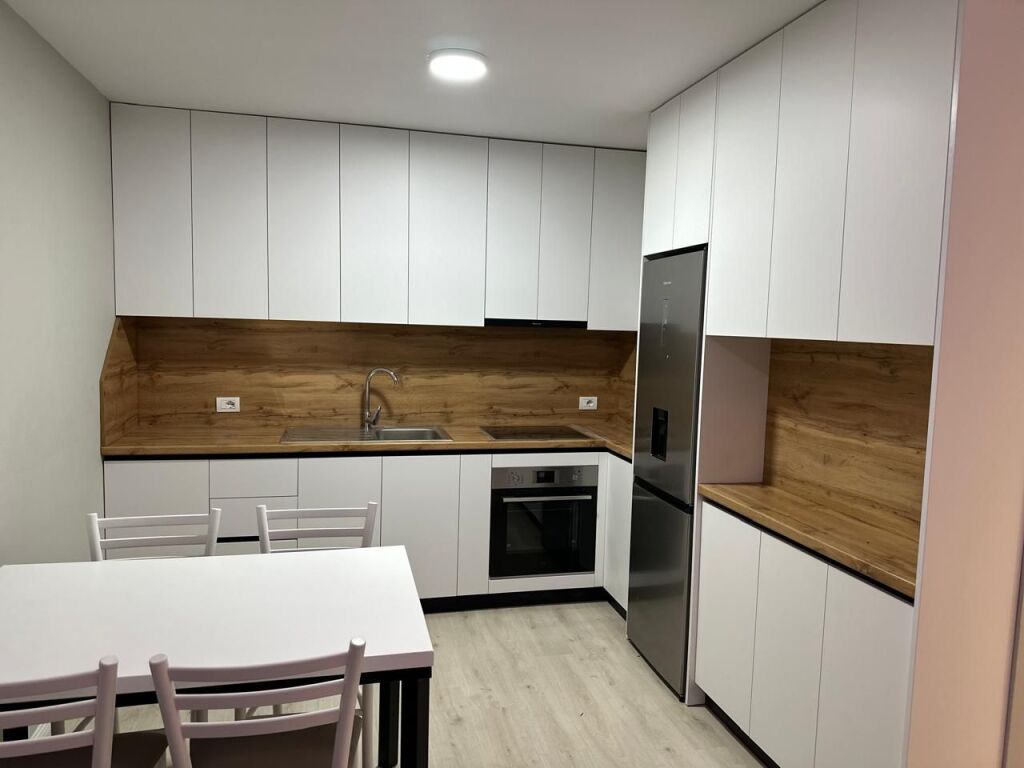 Apartament 2+1 me Qira tek Unaza e Re! 700 € /Muaj Sip. Totale  86m2