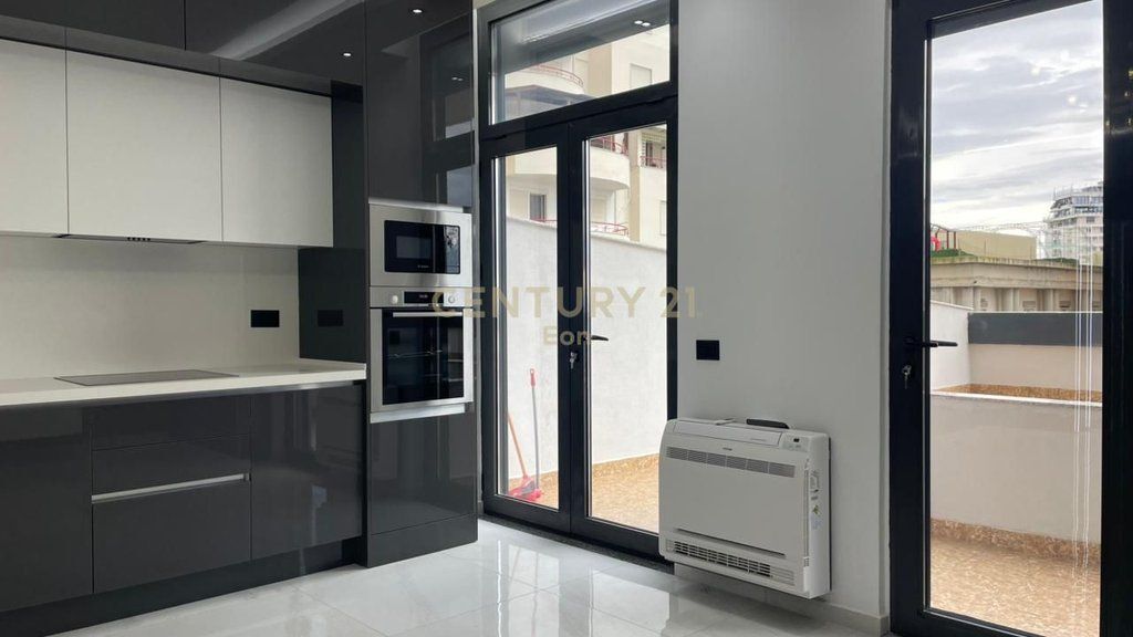 VENDESI SUPER APPARTAMENTO 2+1+2 CON VISTA MARE A VOLLGA, DURRES !!