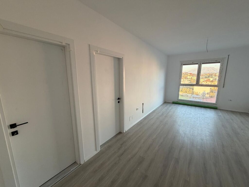 Shitet apartament 1+1 ne Paskuqan