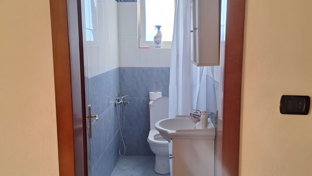Casa privata in vendita ad Arapaj | 2 piani | Giardino e cortile