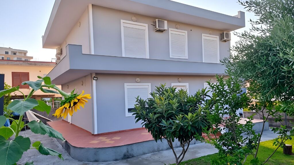 Casa privata in vendita ad Arapaj | 2 piani | Giardino e cortile