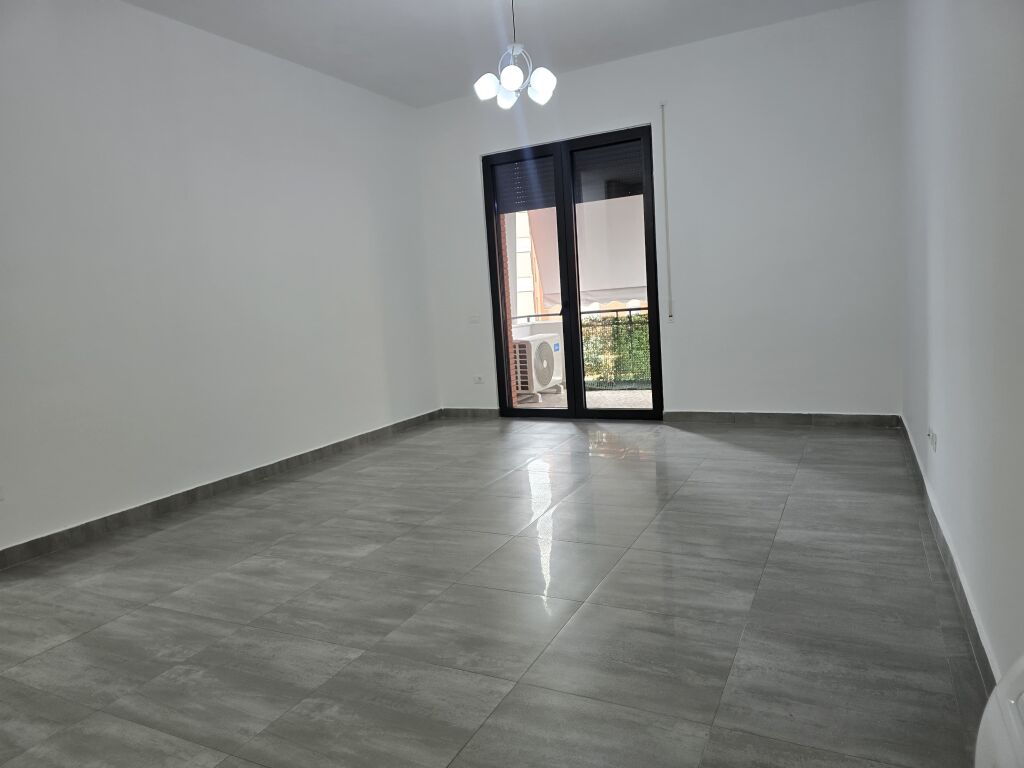 Apartament 1+1+parkim ne Kompleksin Delijorgji