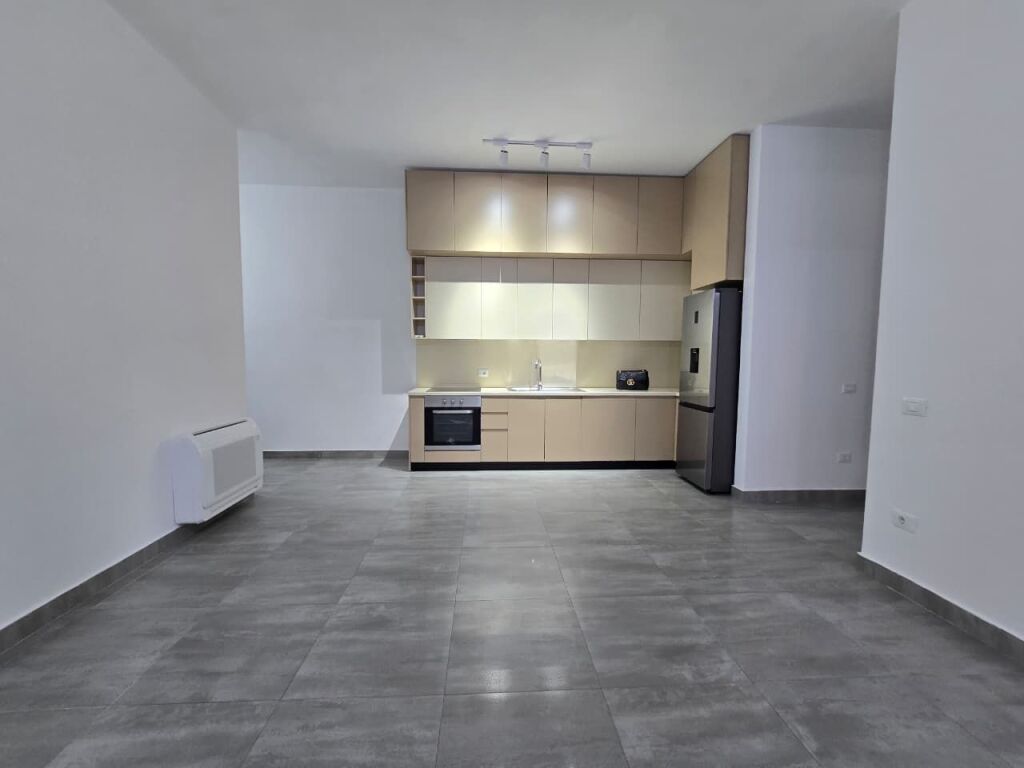 Appartamento vuoto in affitto a Delijorgj