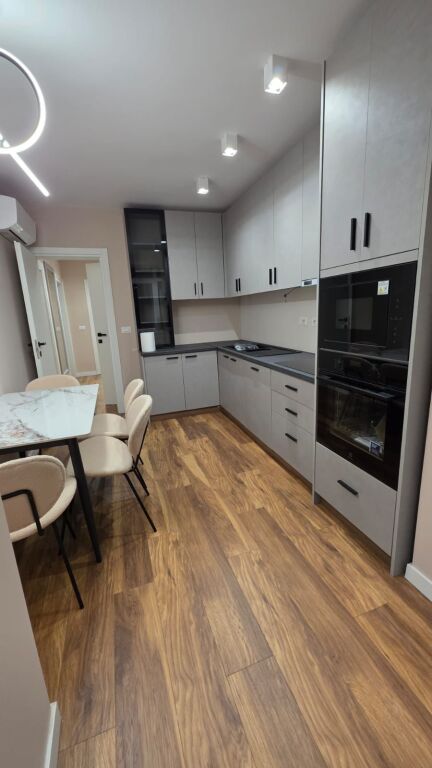 Apartament per qera prane Xhamise se Tabakve!
