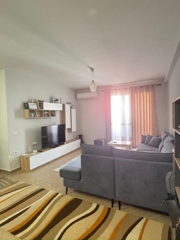 Shitet Apartament 2+1 në Yzberisht