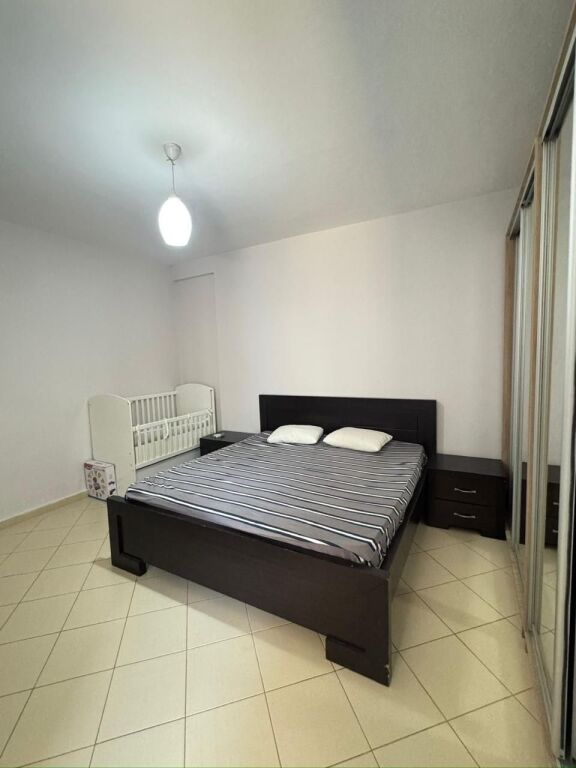Shitet Apartament 2+1 në Yzberisht