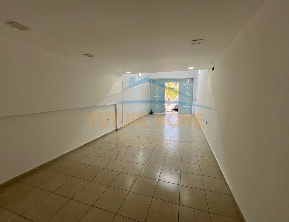 In vendita, Locale Commerciale Duplex, Unaza e Re