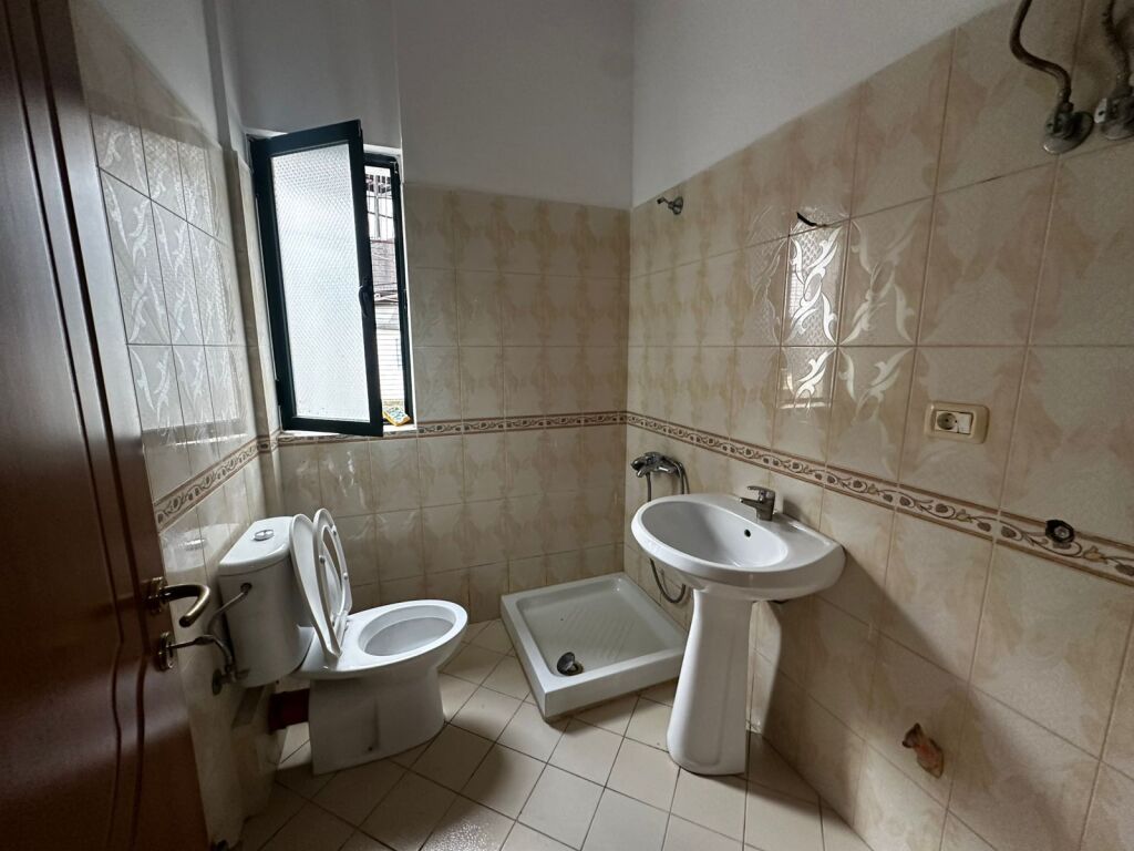 Apartament 2+1+2 për Shitje – Pranë Universitetit të Shkencave / Shkollës Mjekësore, Vlorë