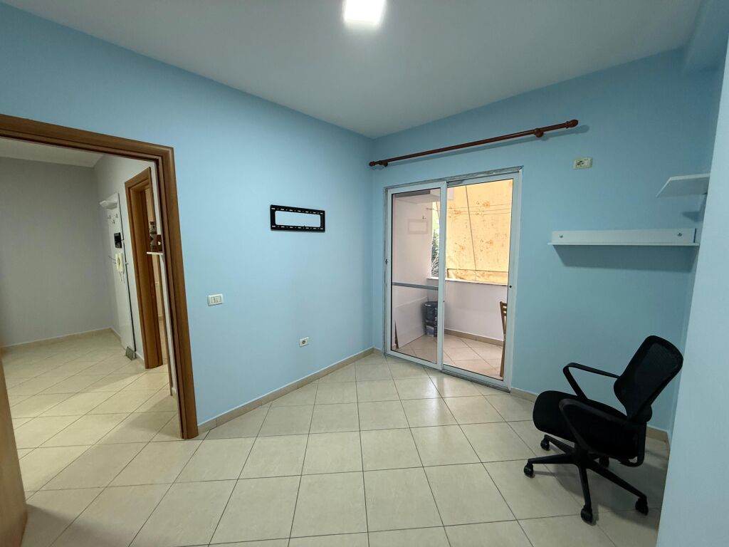 Appartamento 2+1 in affitto vicino al Ginnasio Partizani!