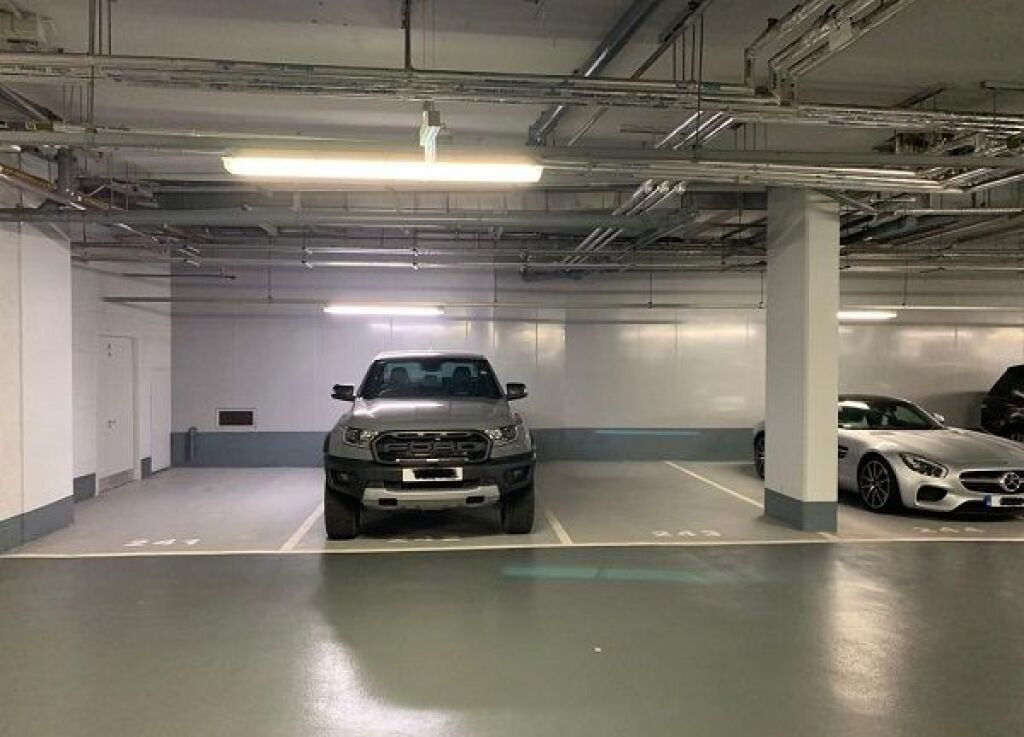 IN VENDITA POSTO AUTO IN VIA KAVAJES