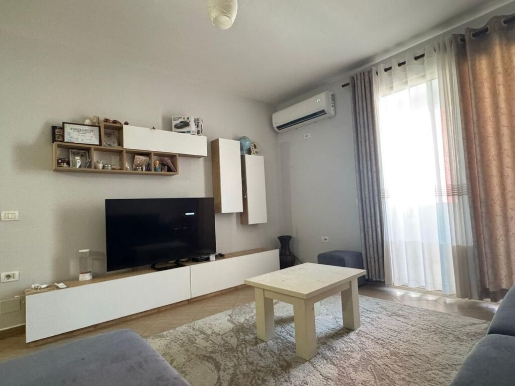 Shitet Apartament 2+1 në Yzberisht