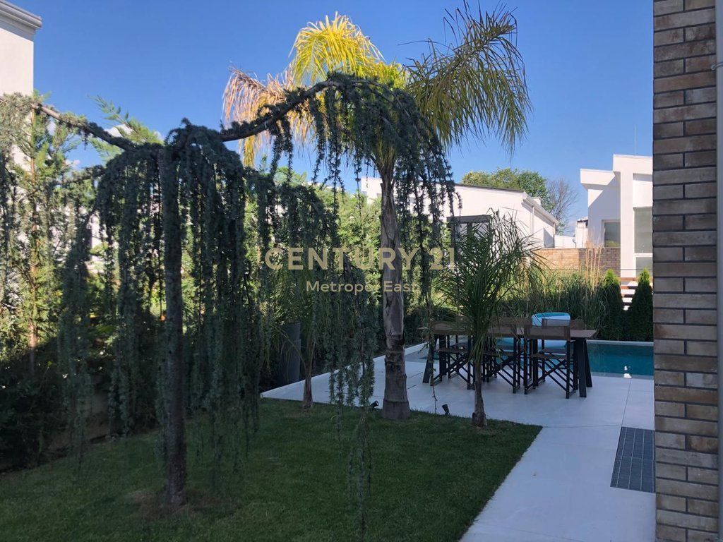 Luxurious villa for rent near Teg