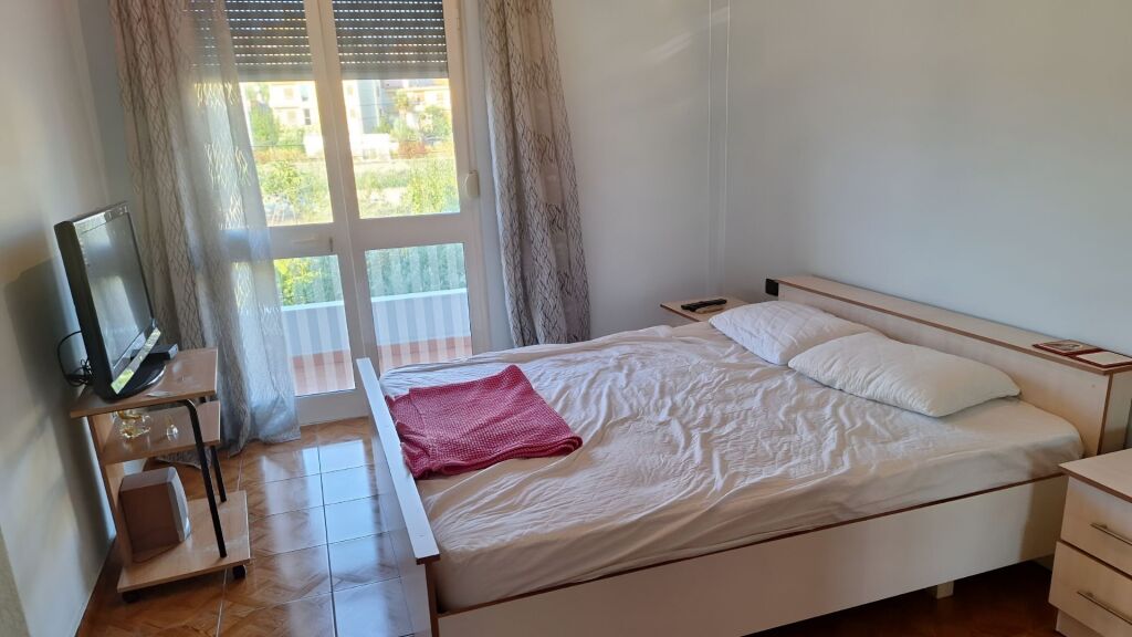 Casa privata in vendita ad Arapaj | 2 piani | Giardino e cortile
