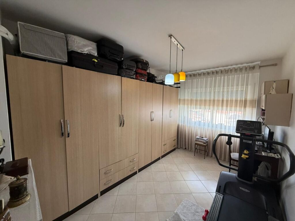 🏢 Shitet apartament 2+1  📍 Vendndodhja: Ish Parku, Rruga Ndre Mjeda💶 Çmimi: 175,000 €