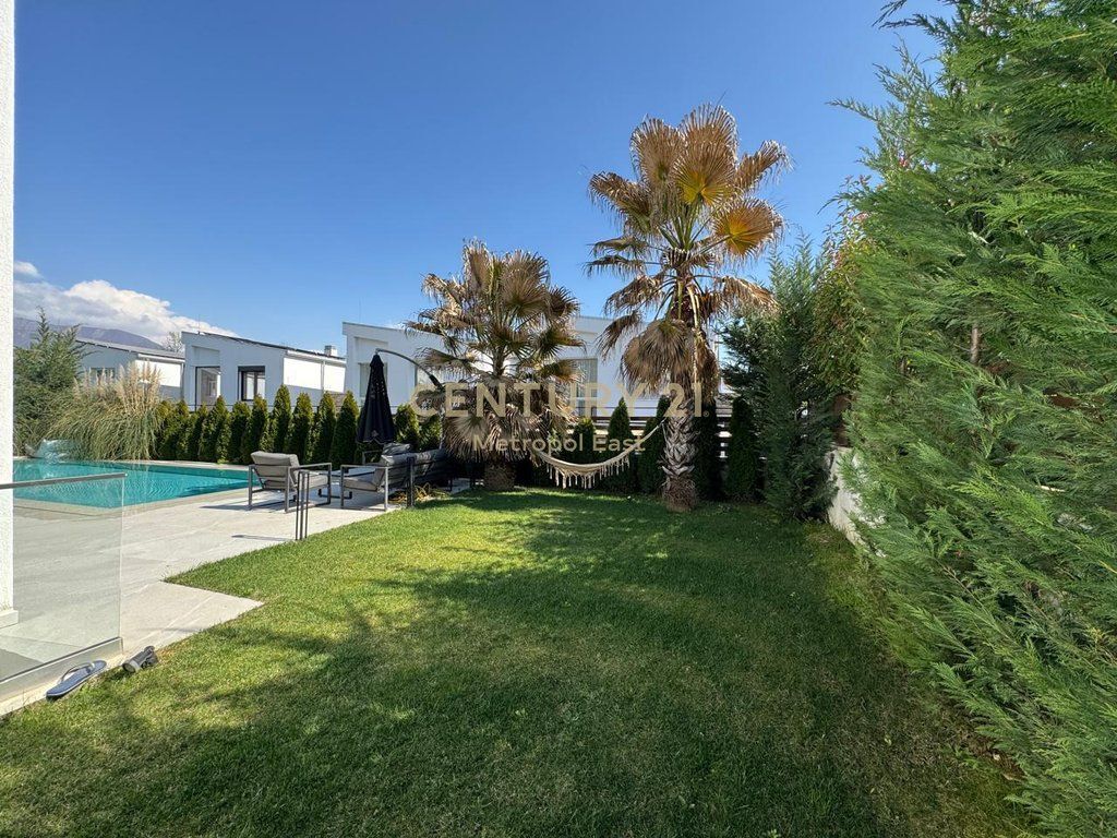 Luxurious villa for rent near Teg