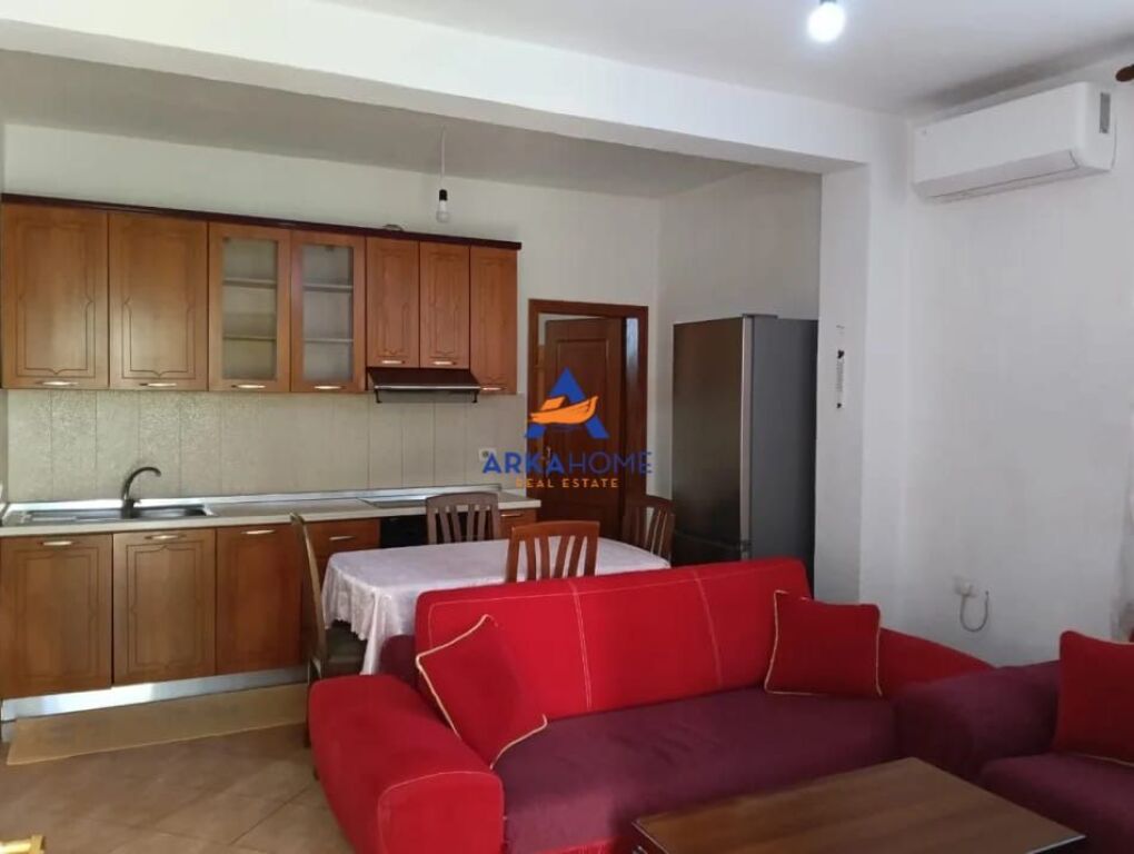 AFFITTASI CASA 1+1+ANNESSO +BALCONE+CORTILE " VICINO ALLA FABBRICA DI FARINA, ASTIR" 350 EURO