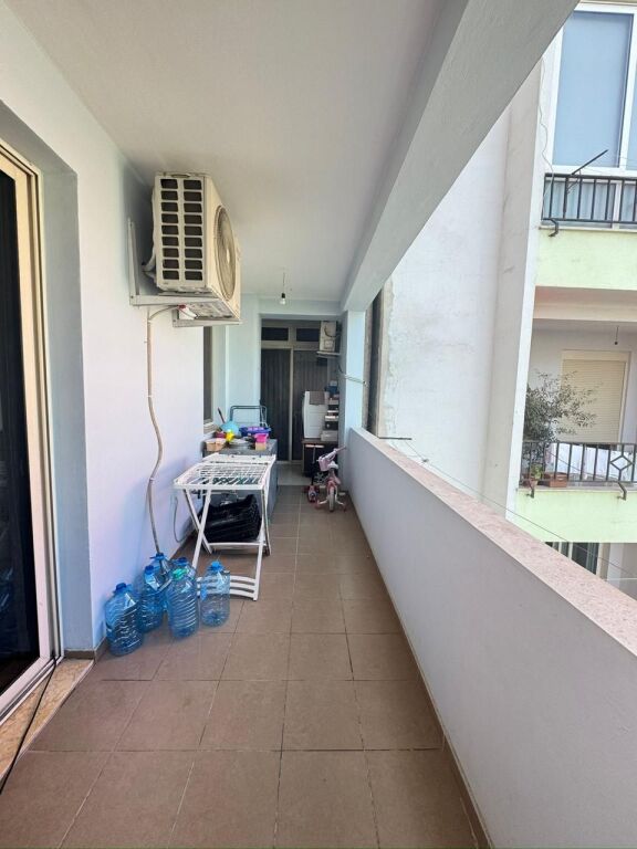 Shitet Apartament 2+1 në Yzberisht