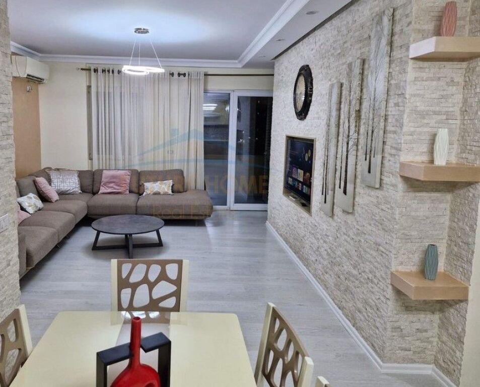Shitet, Apartament 3+1+2, Porcelan