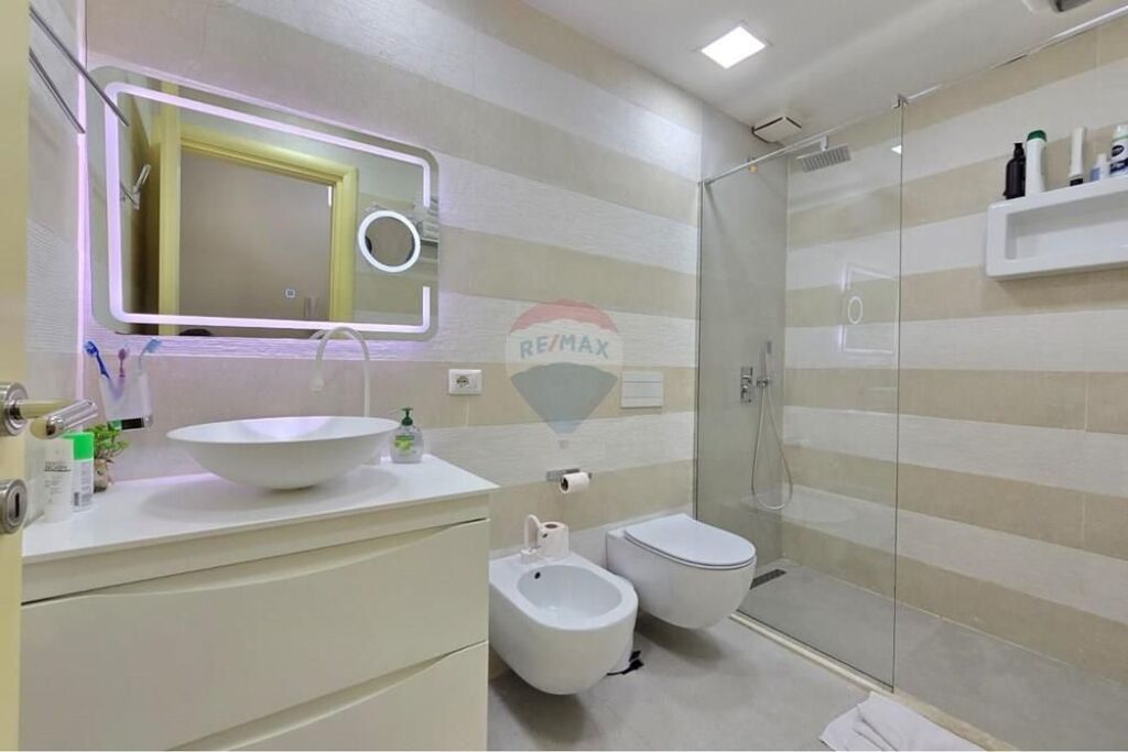 Apartament - Për Shitje - Stacioni i Trenit, Tiranë