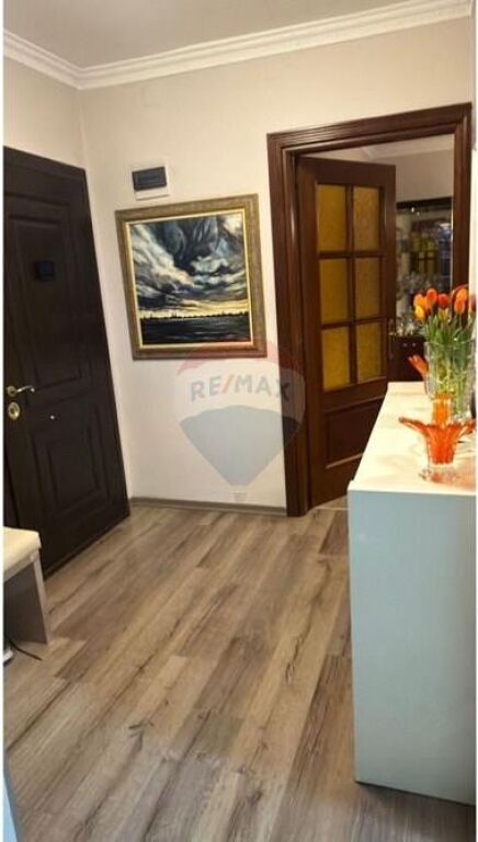 SHITET APARTAMENT 3+1 – RRUGA E KAVAJËS