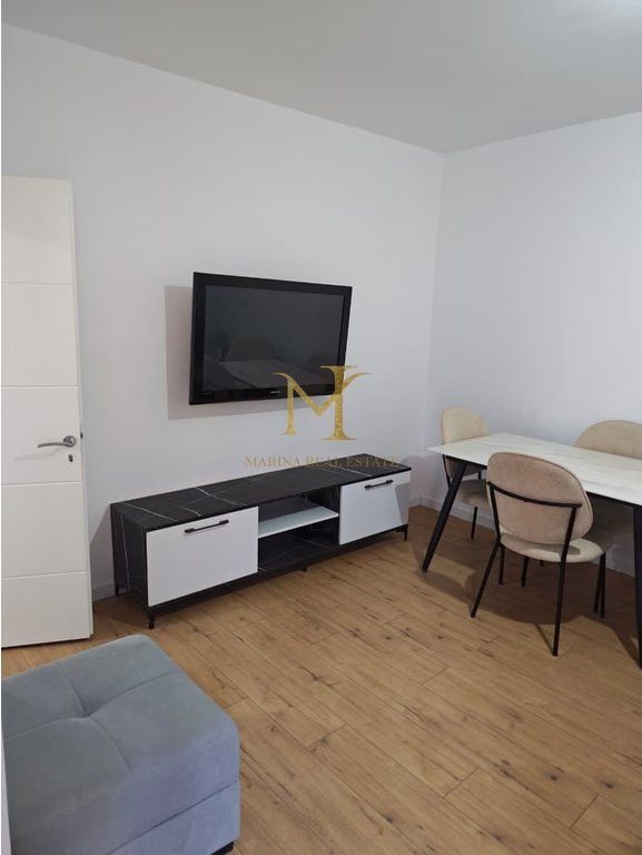 Appartamento 2+1 in affitto, 75 m², 2° piano, in un edificio esistente, in una delle zone più preferite di Durrës, vicino allo Stadio Niko Dovana !
