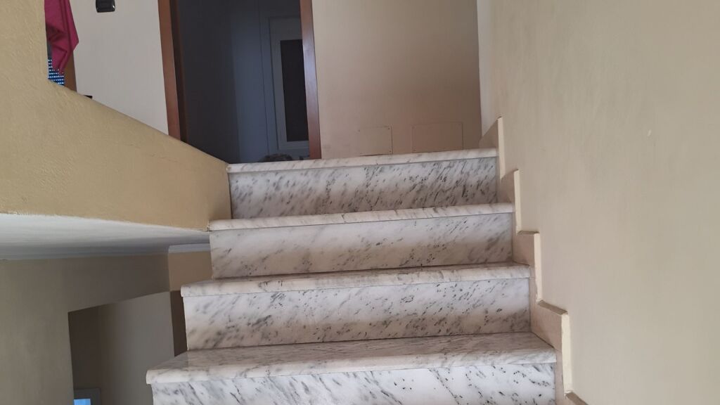 Casa privata in vendita ad Arapaj | 2 piani | Giardino e cortile