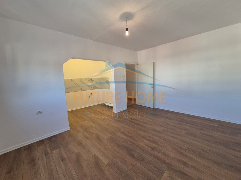 Shitet, Apartament 1+1, Oxhaku, Tiranë.