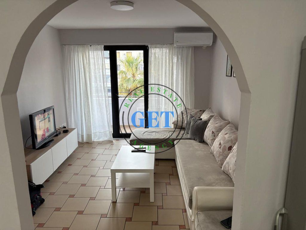 Jepet me qira, Apartament 1+1, Stacioni Trenit, Durres.