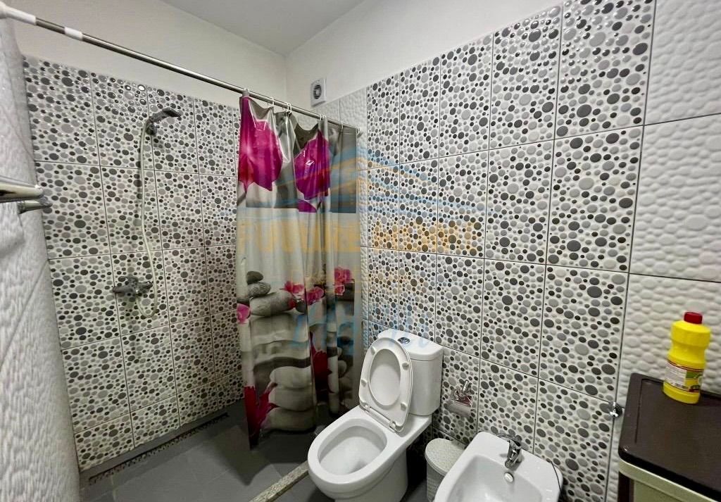 🏠 Vendesi arredato 2+1 in vendita a Unaza e Re – Con ipoteca! ✨